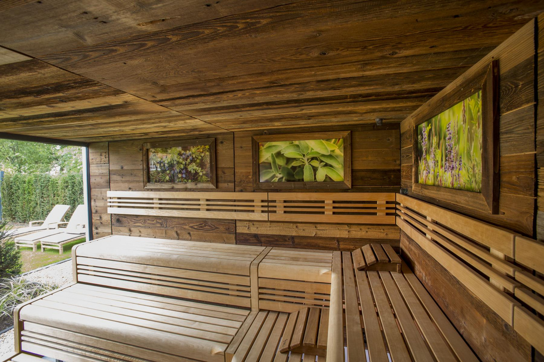 Interioransicht einer Massivholzsauna